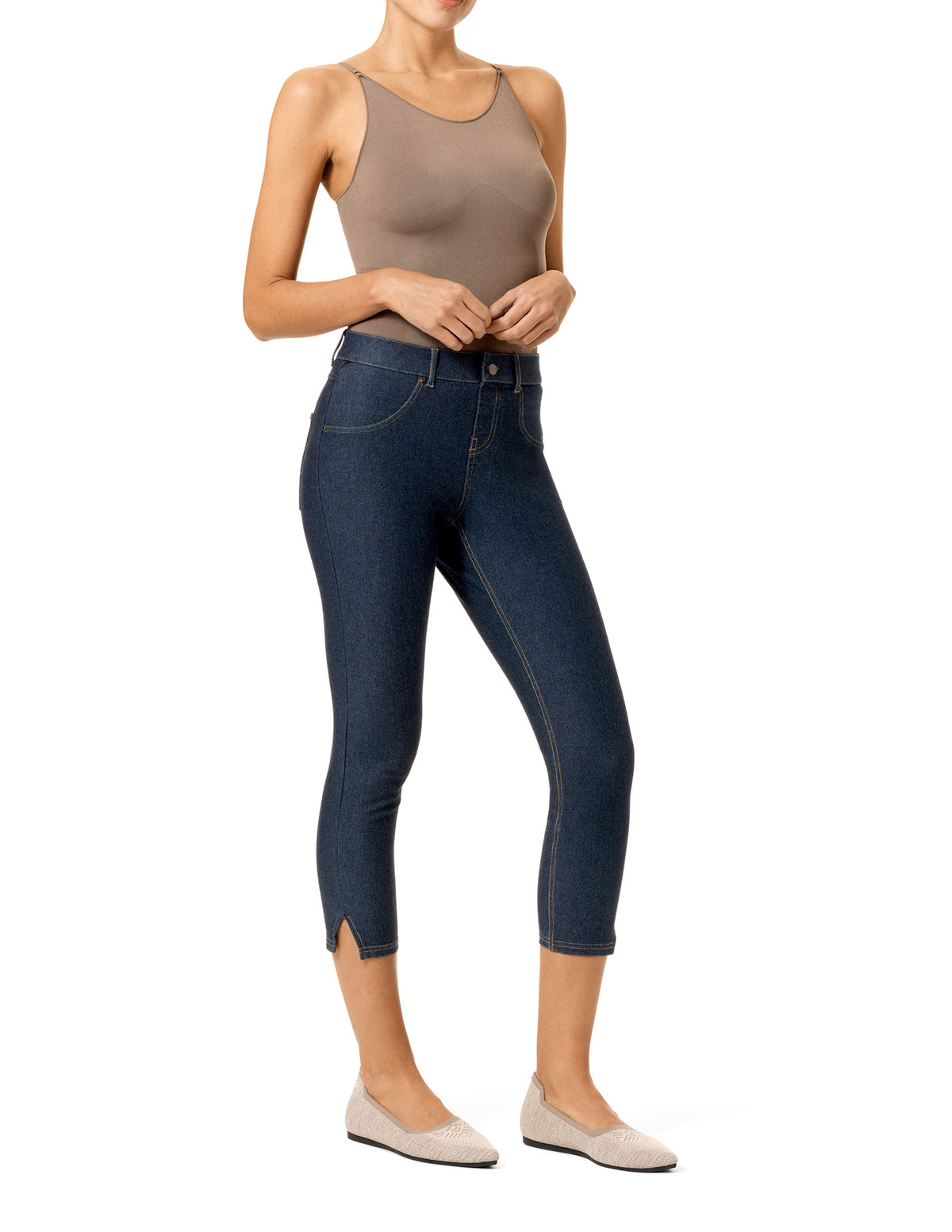 HUE Essential Denim Mid-Rise Capri Legging