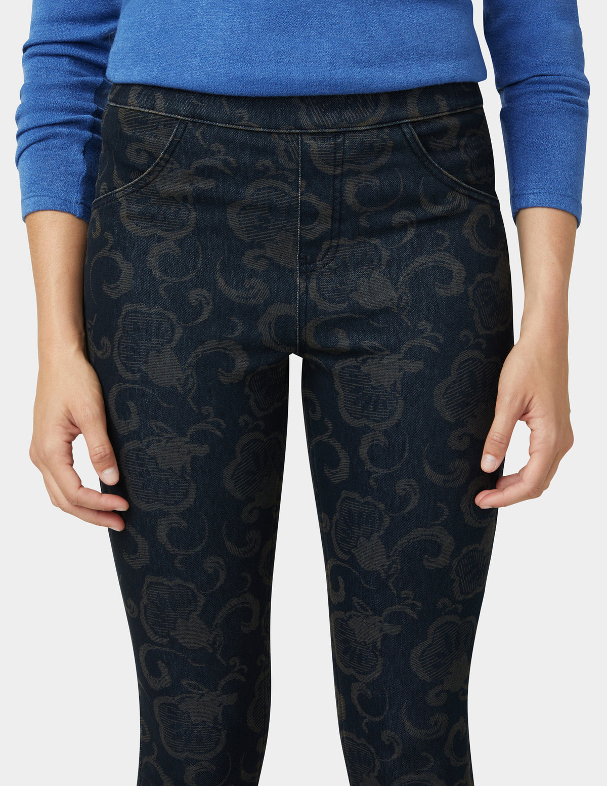 HUE Etched Floral Denim Legging
